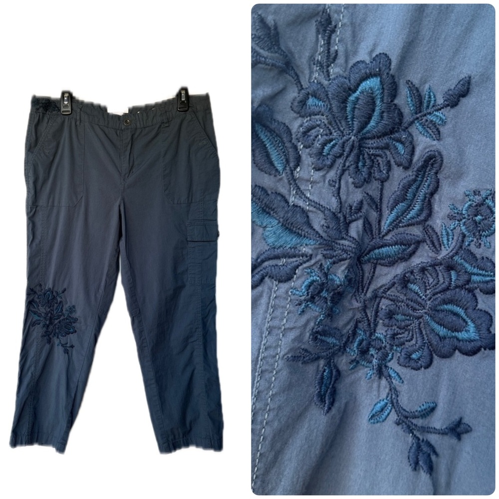 Westport 1962 Navy Blue Embroidered Cargo Capri Pants Size 10